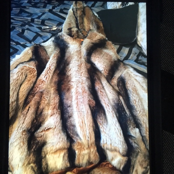 A/X faux fur & hat - Picture 3 of 6